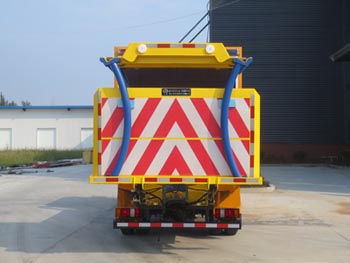 江特牌JDF5040TFZJ6型防撞緩沖車(chē)